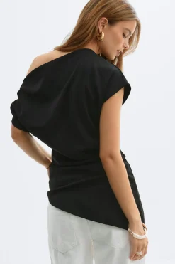 Asymmetric pleated top