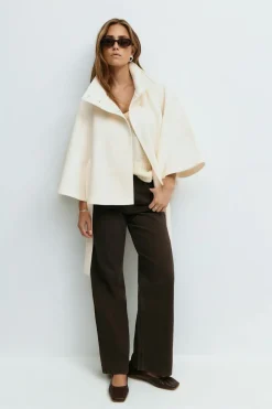 Belt cape jacket