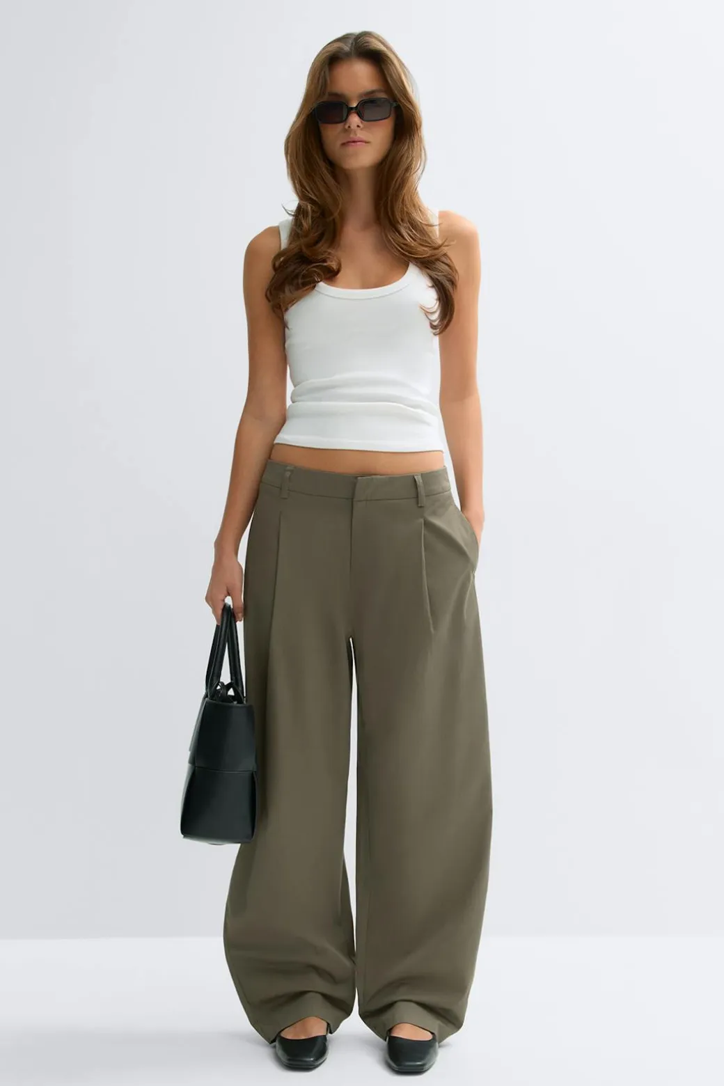 Cotton barrel trousers