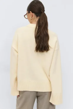 Crew neck knitted sweater