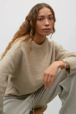 Crew neck knitted sweater