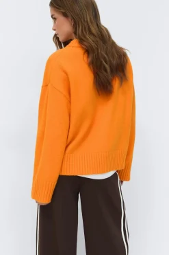 Crew neck knitted sweater