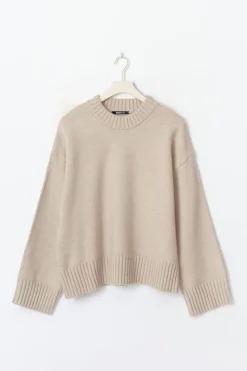 Crew neck knitted sweater