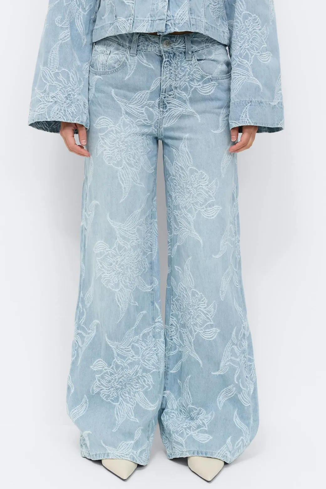 Embroidery jeans