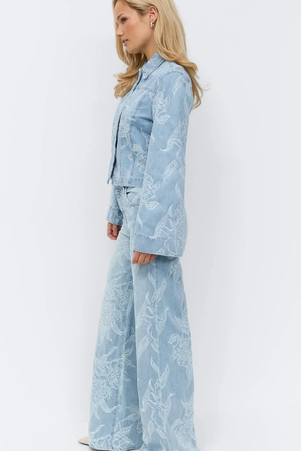 Embroidery jeans
