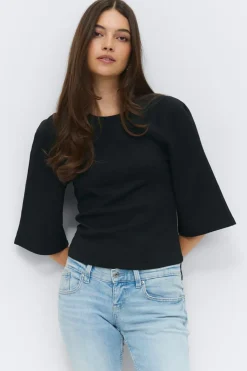Fitted top