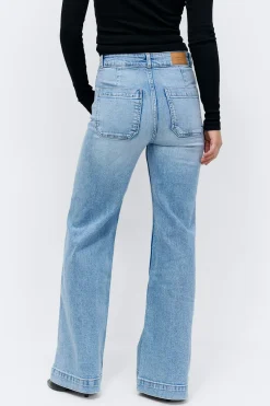 Front pocket flare jeans