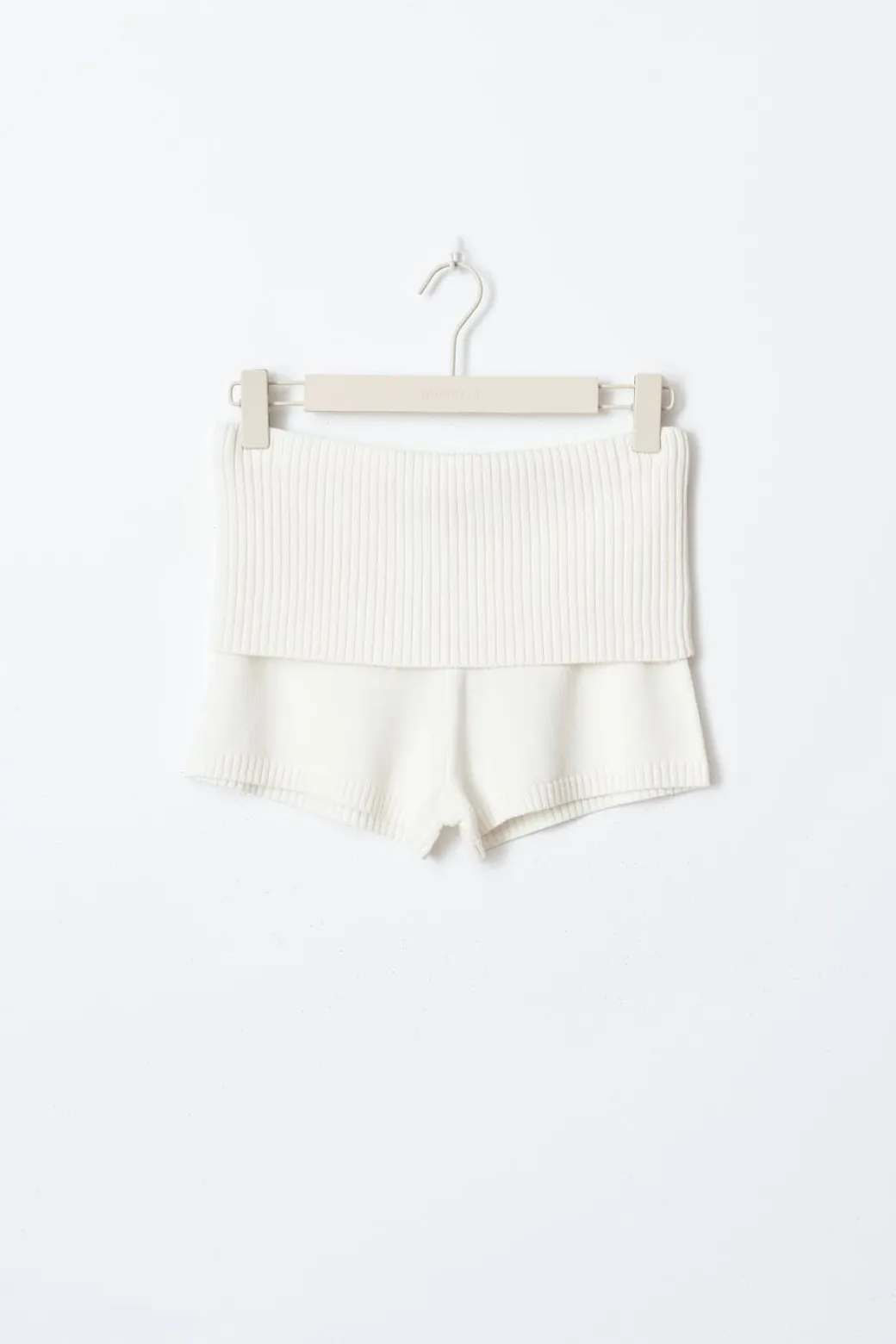 Knitted folded down shorts