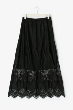Lace skirt