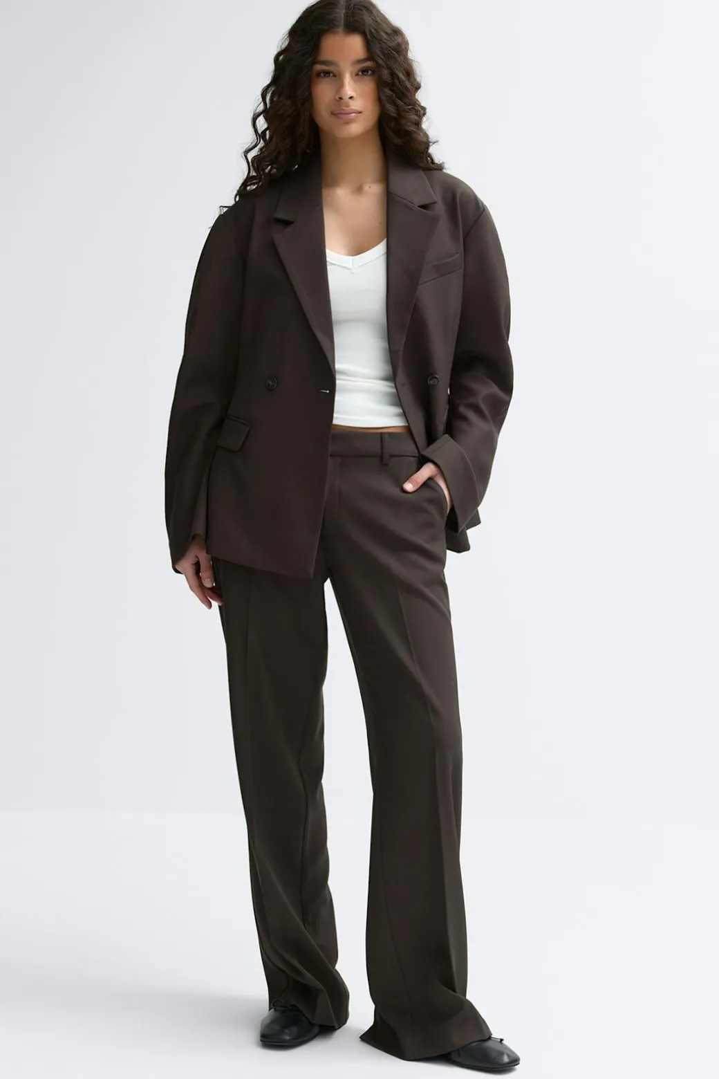 Low waist trousers