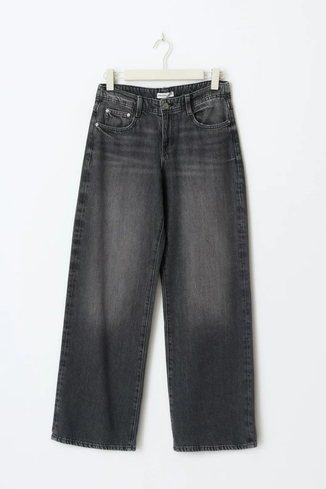 Low wide jeans