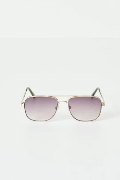 Metal aviator sunglasses