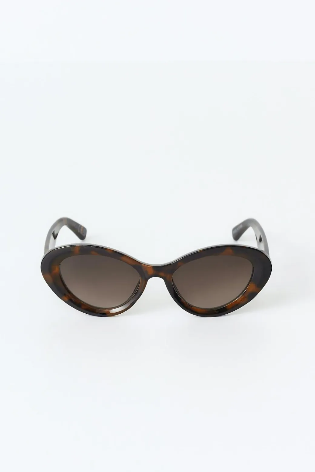 Oval cat eye sunglasses