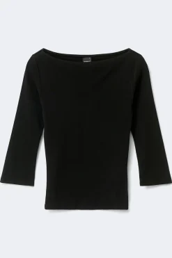 Quarter sleeve boatneck top