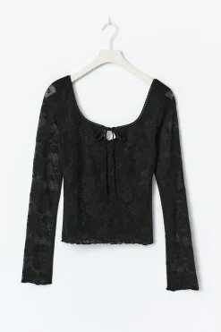 Scoop neck top