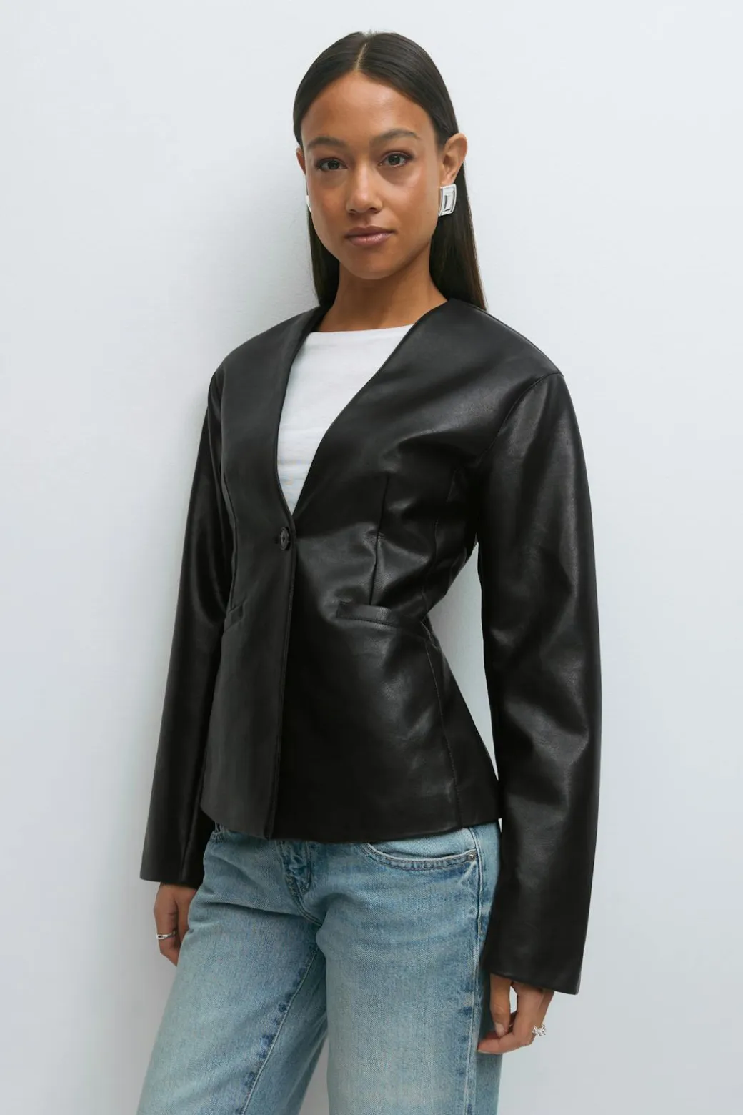 Sculpted pu blazer