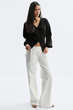 Shaped knitted cardigan