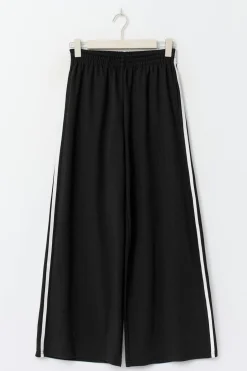 Sporty wide trousers
