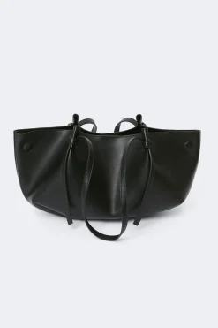 Strap handle tote bag