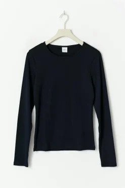 Tight fit long sleeve top