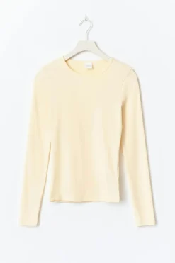 Tight fit long sleeve top