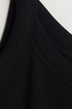 Tight fit rib singlet