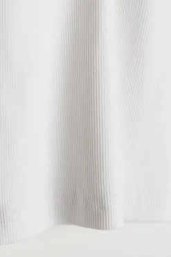 Tight fit rib singlet
