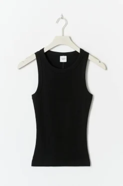 Tight fit rib tank