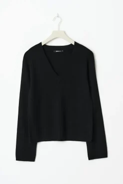 V-neck knitted top