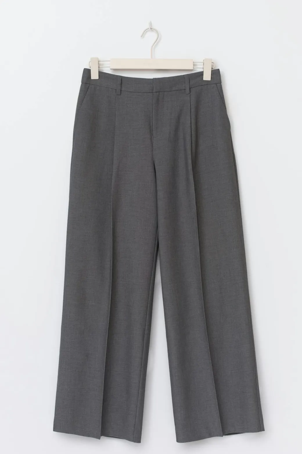 Wide pleated trousers